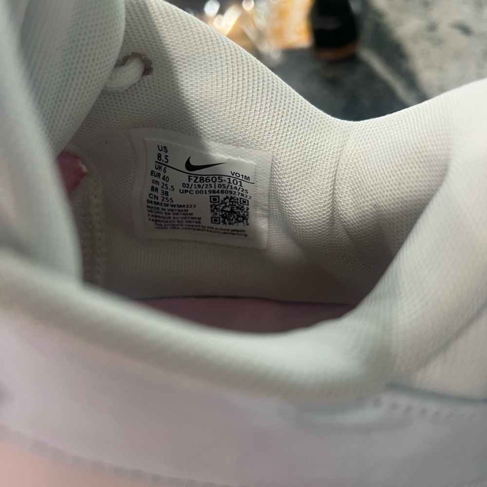 Nike A’One Women’s basketball shoes Wht/Prfct Pnk/Prism Pnk - Picture 2 of 8